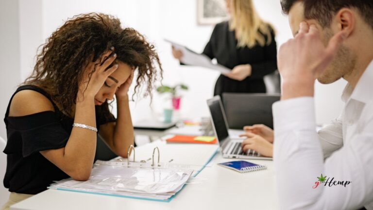 CBD pomaže kod stresa, bolova u leđima i nesanice uzrokovanih uredskim sjedilačkim životom. Saznaj kako ga sigurno uključiti u svoju dnevnu rutinu.